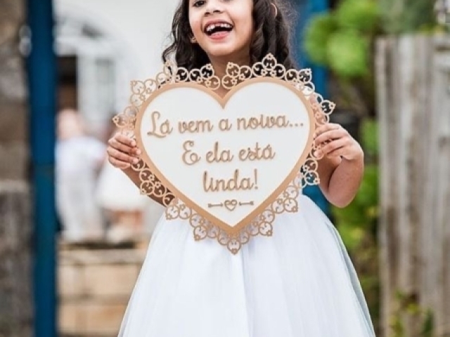 lá vem a noiva, ela está linda