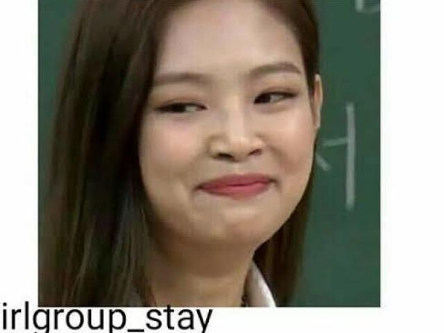 MENINA: EU SOU A MAIS BONITA DA CLASSE
EU: