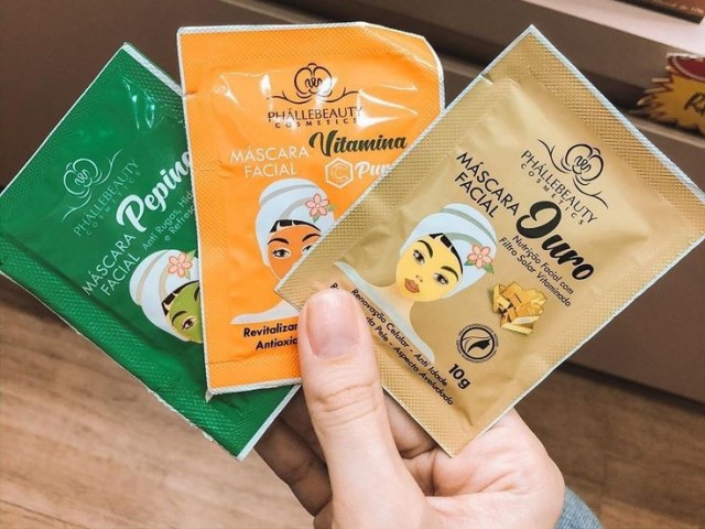 As mascaras:amber:laranja
Sabrina:verde e larissa a de ouro