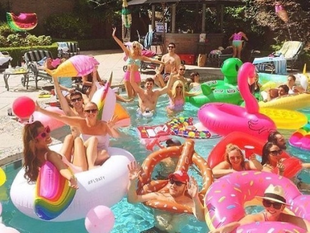 Monte sua festa na piscina 🦋