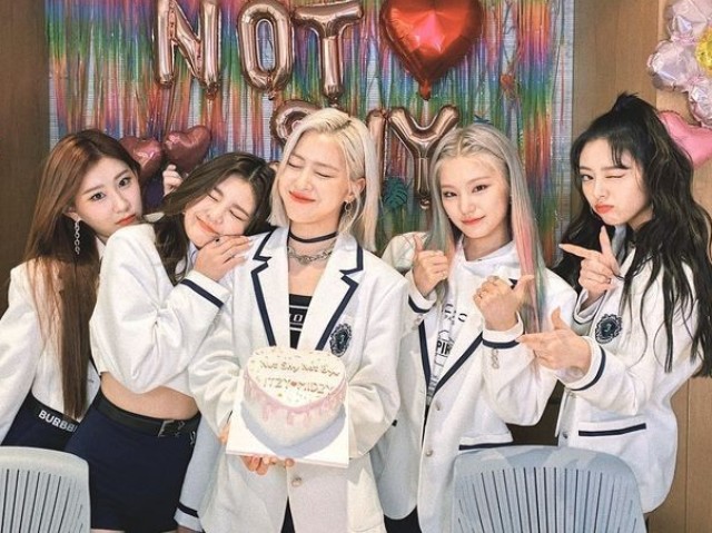 ミ★ ITZY ★彡