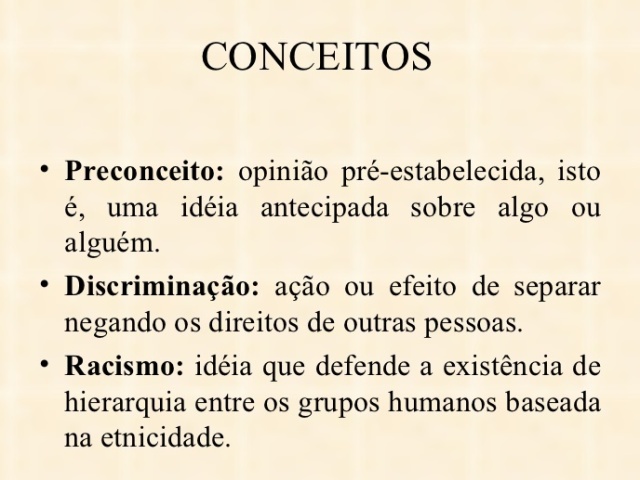 Você percebe que o adolescente é negro e que está sofrendo racismo mas não faz nada pois não é você.