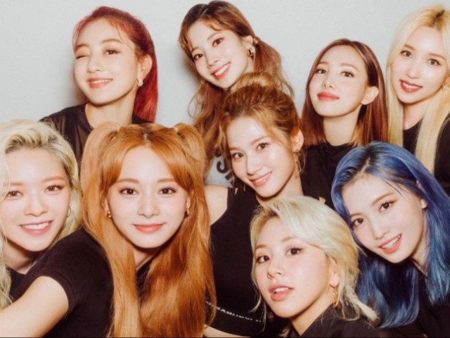 Monte o álbum e veja quem do Twice você seria!