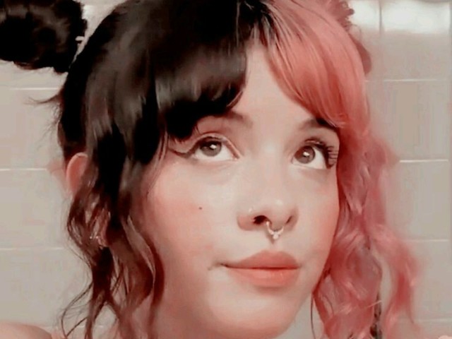 Escolha algumas imagens que eu irei indicar uma música da Melanie Martinez!