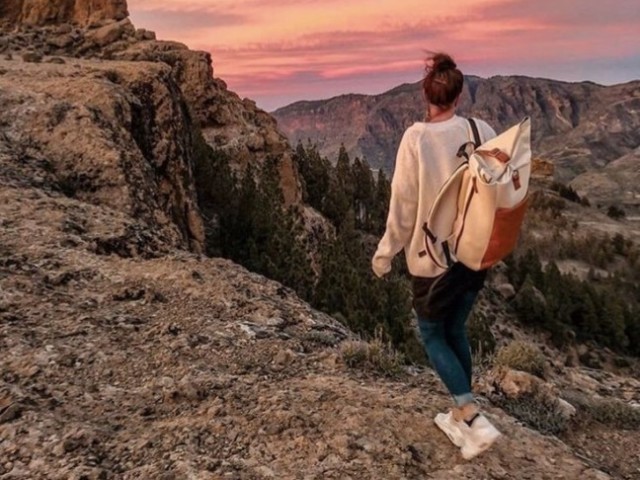 Amar é o esforço de escalar a montanha do nosso ego para poder se deleitar apreciando a vista das pequenas grandes coisas.