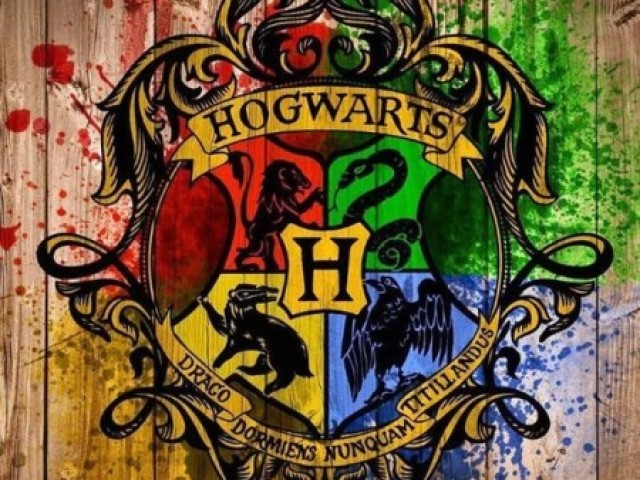 Escolha alguns looks modernos, e veja de qual casa de Hogwarts você seria!