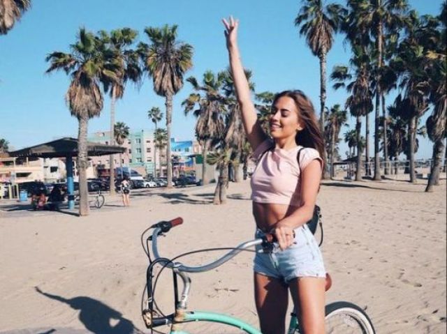 passeio de bike pela orla da praia com direito a muitas risadas