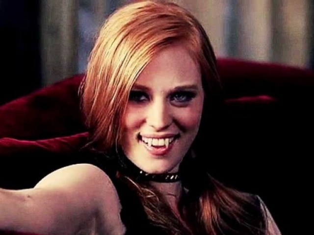 Deborah Ann Woll, por sua novata vampira Jessica