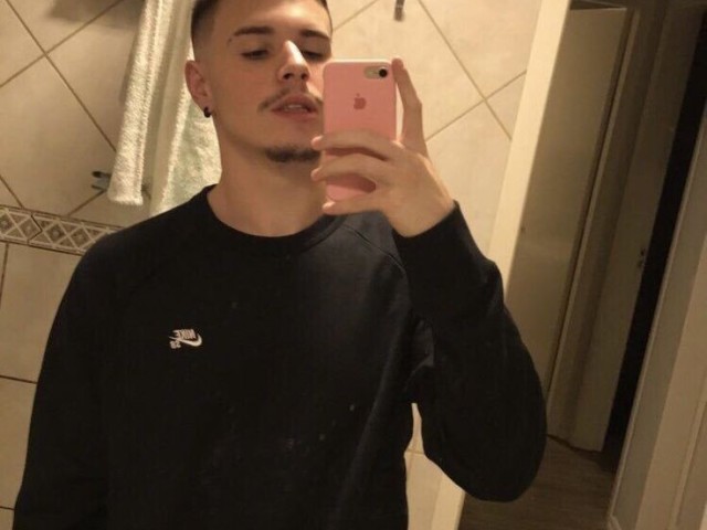 โฅ