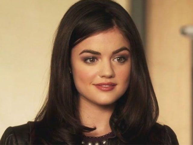 Lucy Hale, que vive a hipster que se apaixona pelo professor, Aria