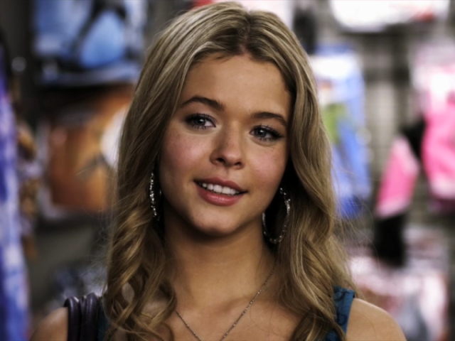 Sasha Pieterse, que dá vida a misteriosa Alison DiLaurentis