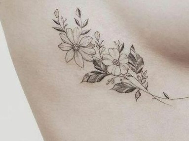 Tatuagem delicada;
