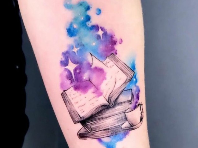 Tatuagem colorida;