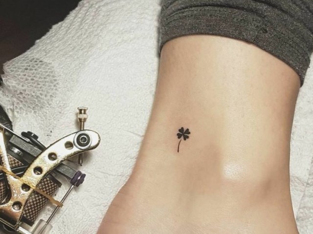 Tatuagem pequena;