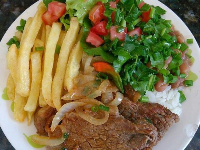 Arroz, feijão e carne