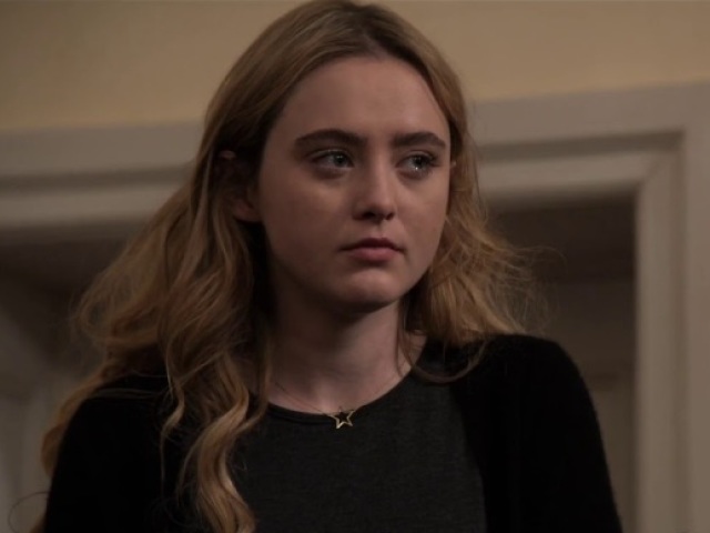 Kathryn Newton, que vive a jovial Allie