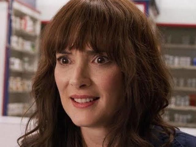 Winona Ryder, pela sua intuitiva e protetora Joyce