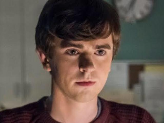 Freddie Highmore, pelo papel do psicótico Norman