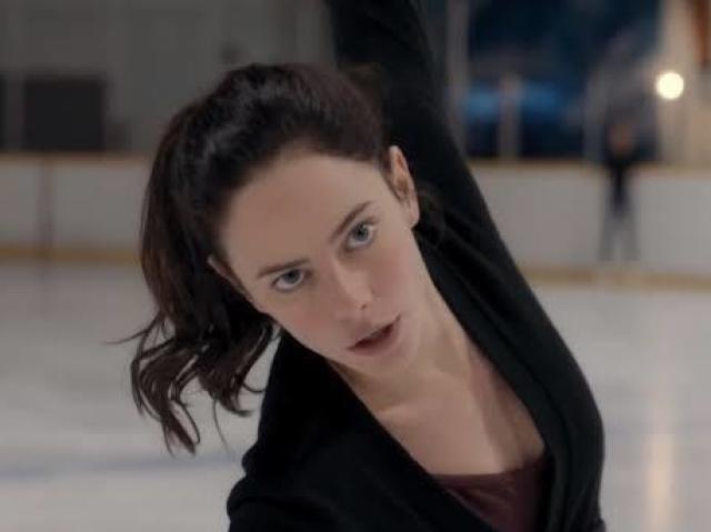 Kaya Scodelario, dando vida à patinadora prodígio Kat