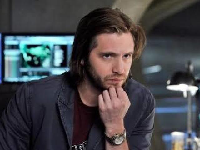 Aaron Stanford, vivendo o engraçado nerd e hacker Birkhoff