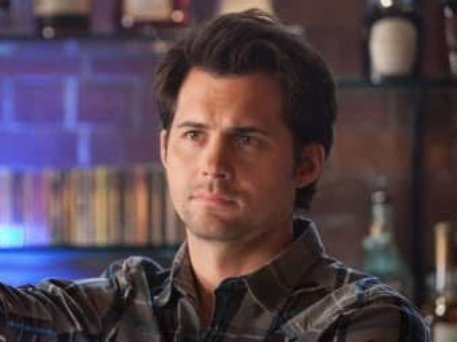 Kristoffer Polaha, por seu carismático Baze