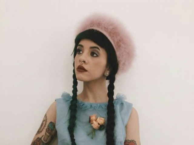 Glued - Melanie martinez