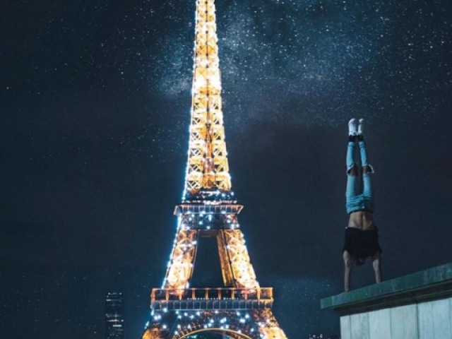 Paris. Passear na cidade do romance, dar alguns beijinhos, e conversar durante toda a madrugada.