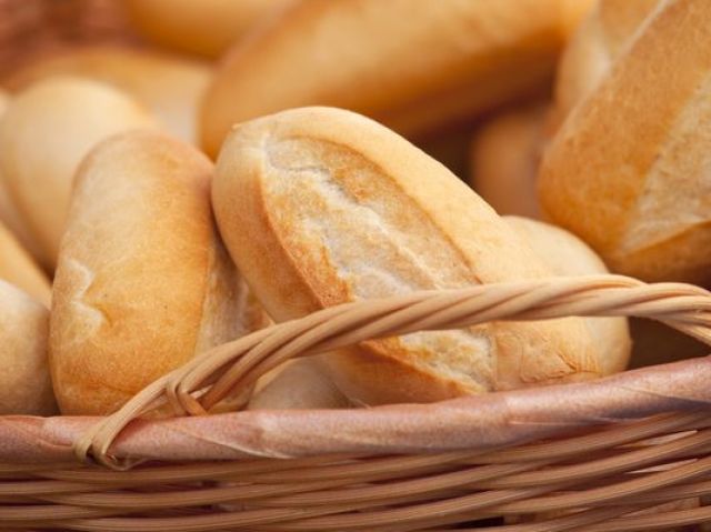 Um pão mesmo... tipo não um todo chique, só esse barato, não quero gastar muito.