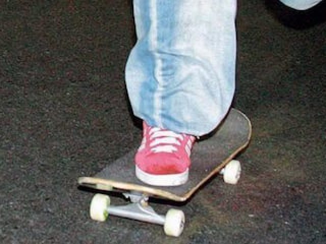 ANDANDO DE SKATE