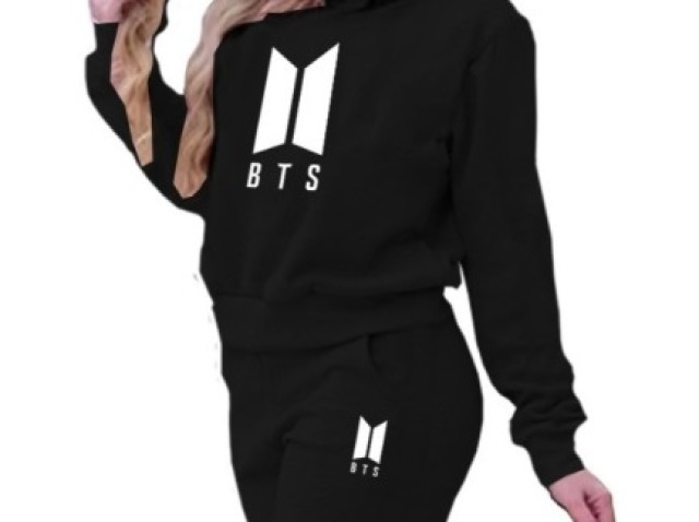 Calça e blusa cor
BTS