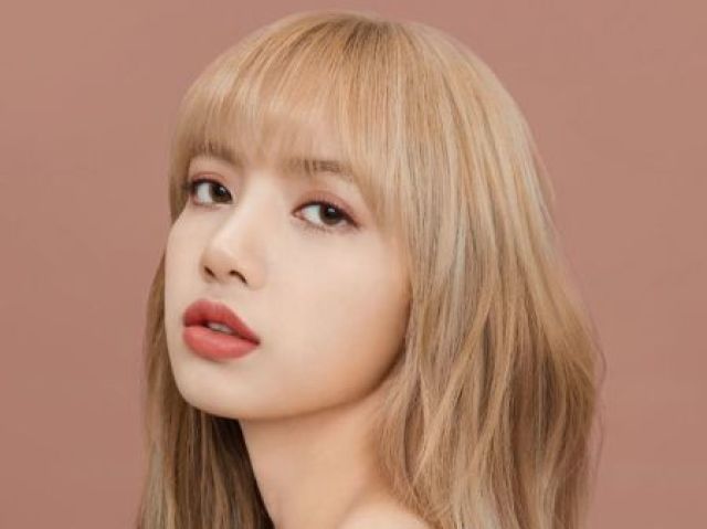 Lisa
( BlackPink)