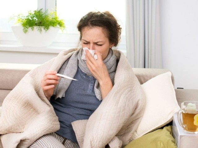 Pessoas com síndrome gripal devem utilizar a máscara de tecido o tempo todo.