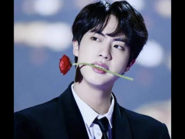 Jin( desculpa não sei escrever o nome deles direito)