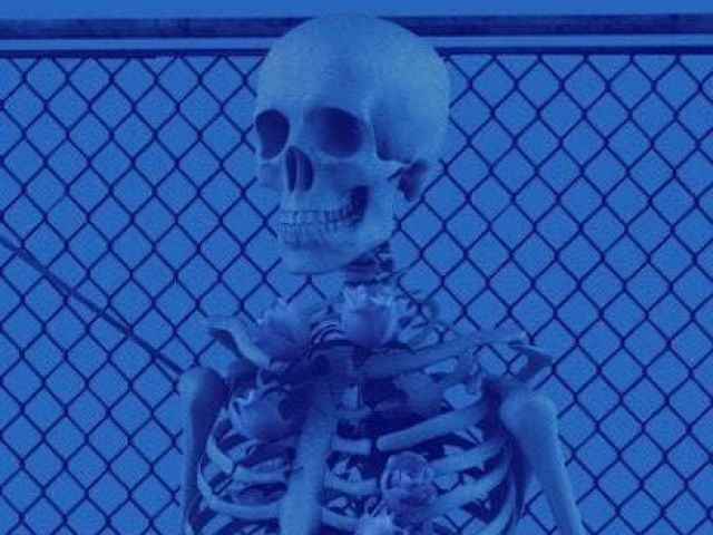 Escolha um look de cada cor e irei te indicar uma música!