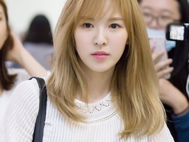 Moon Sohyun.
Ah como eu amo a moda seriamos um casal perfeito ne alem que fazeriamos desfiles com nossas
lindas roupas (Pena que eu shippo Soohyun ;-;)