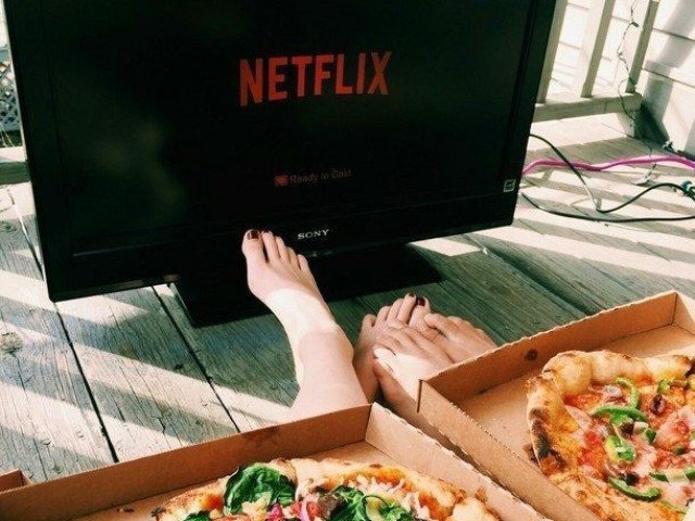 amo netflix e amo pizzaaaaa