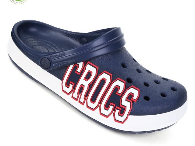 crocs com crocs escrito no crocs