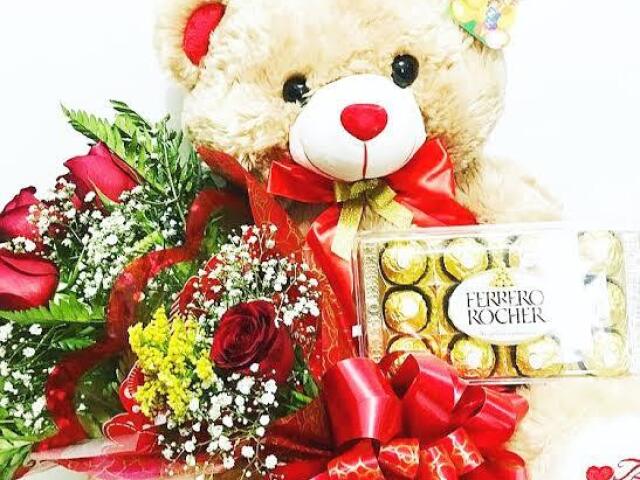 Urso, Ferrero Rocher, Flores.