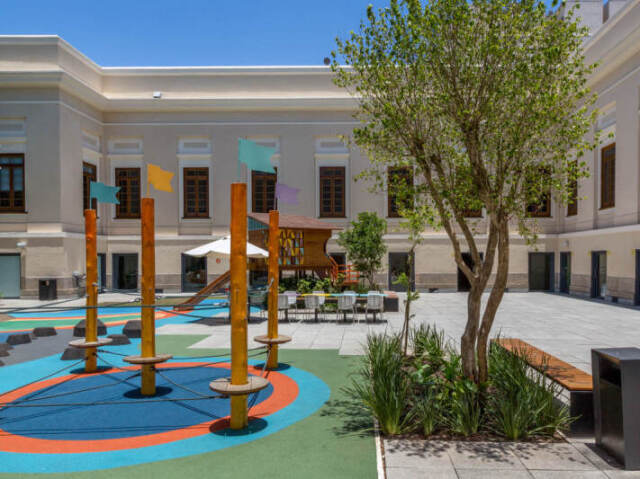 Monte sua escola dos sonhos! (Não é um internato)