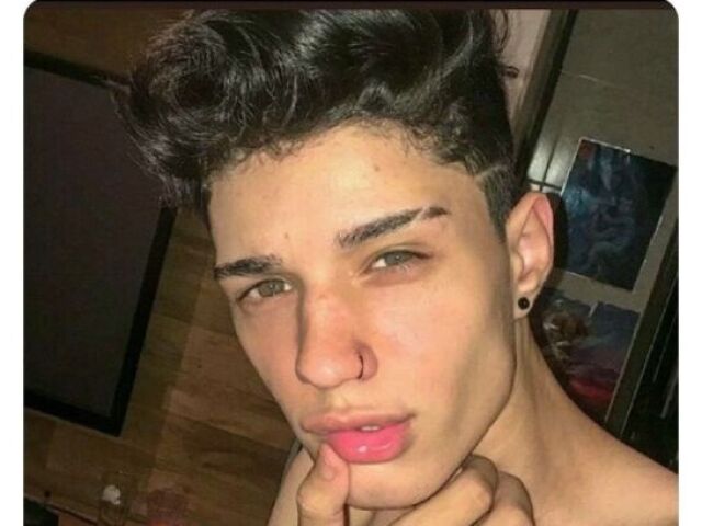 esse é matheus que caga no banheiro e se limpa na sala