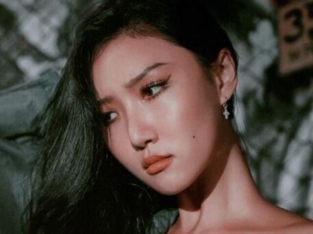 Hwasa (Mamamoo)