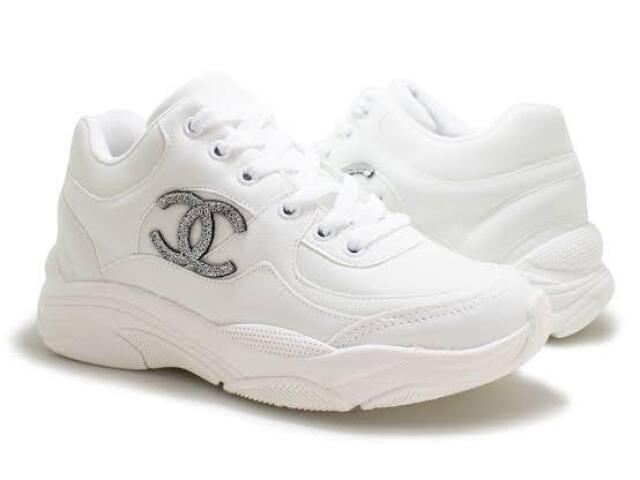 Quem aí curte Chanel
Chanelllll me dê um autógrafo sou sua fã