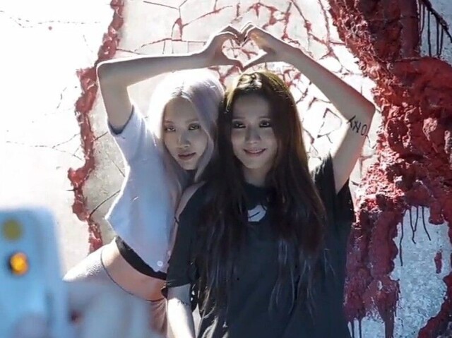 Jisoo e rosé