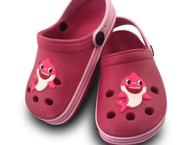 CROCS MORANGUITO TOP TOP QUEBRADO SUPER MEGA FEOSO