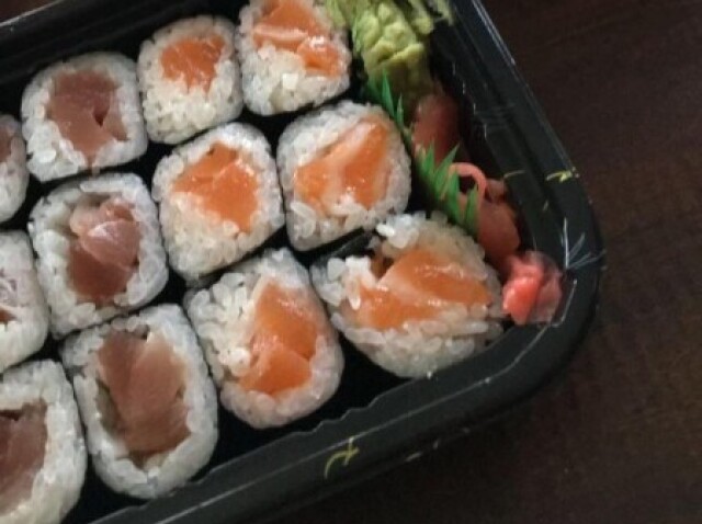 Sushi (acho que escreve assim kkk)