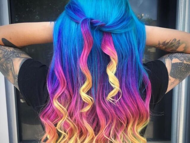 Azul, amarelo, rosa e roxo