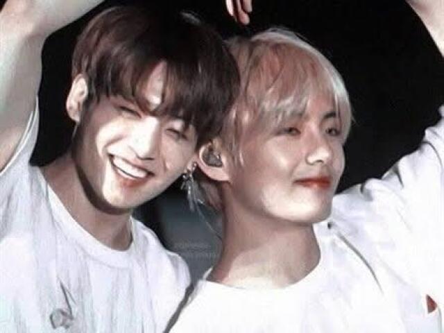 Vkook,porque a personalidade dos dois combinam e se dariam muito bem se ficassem juntos