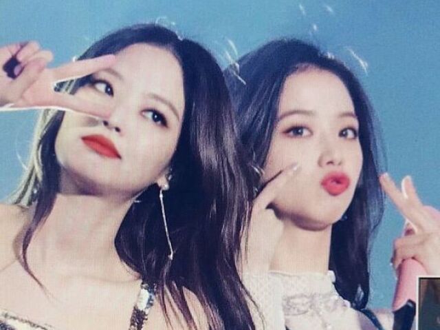 Jennie+Jisoo