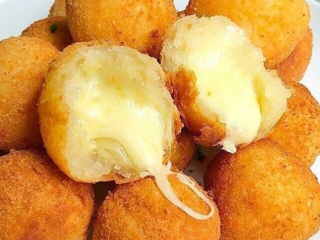 Bolinha ou pão de queijo/chamen como preferirem