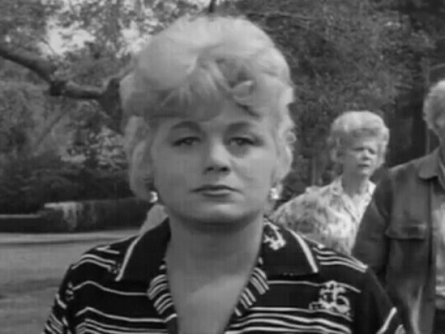 4. Rose-Ann D'arcey (Shelley Winters) - Quando Só o Coração Vê (1965)